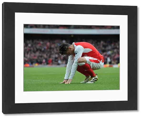 Disappointed Mesut Ozil: Arsenal vs. Tottenham Hotspur, Premier League 2016-17