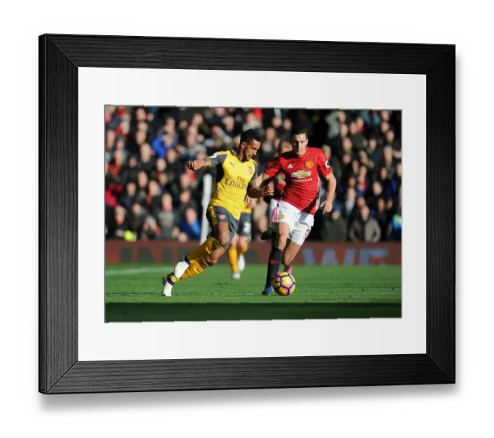 Framed Print : Theo Walcott vs. Matteo Darmian: A Premier League Battle at Old Trafford (2016-17) Framed Print : Theo Walcott vs. Matteo Darmian: A Premier League Battle at Old Trafford (2016-17)