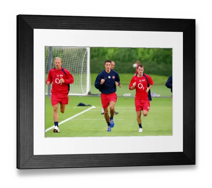 Framed Print : Arsenal's Deadly Striker: Robin van Persie