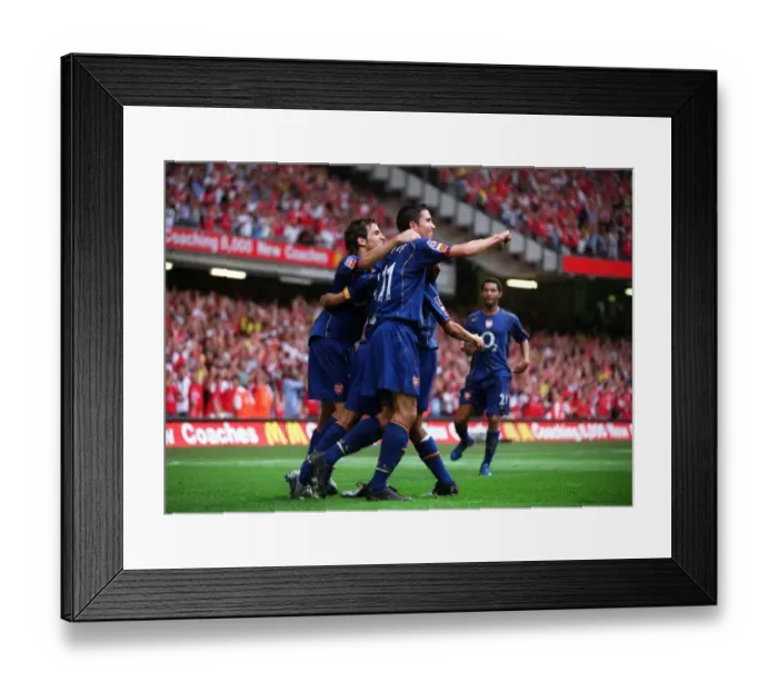 Framed Print : Cesc Fabrages and Robin van Persie celebrate Arsenal 3rd gaol with Goalscorer Ashley Cole