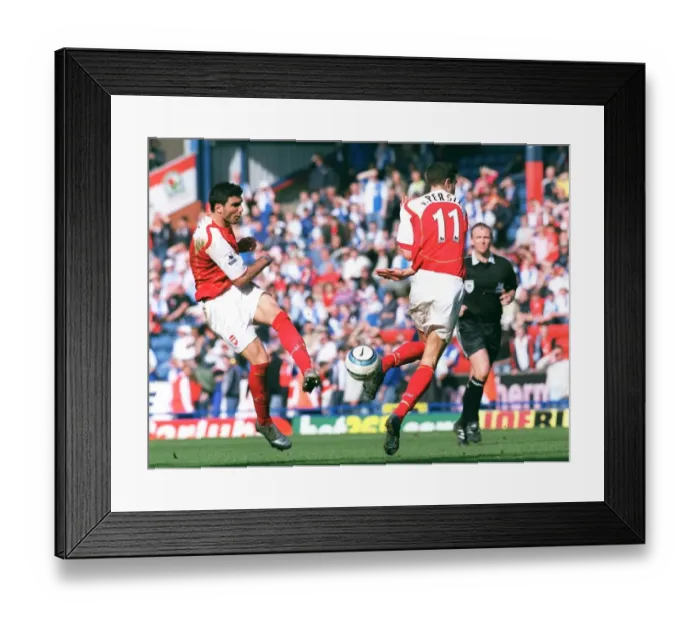 Framed Print : Van Persie: Arsenal's Unforgettable Striker Framed Print : Van Persie: Arsenal's Unforgettable Striker