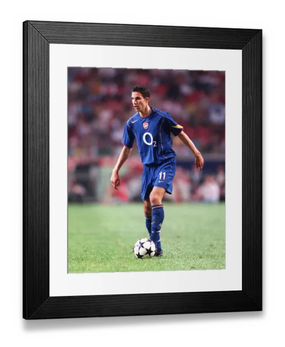 Framed Print : Arsenal vs Ajax: Amsterdam Tournament Showdown at the Amsterdam Arena, 2004 Framed Print : Arsenal vs Ajax: Amsterdam Tournament Showdown at the Amsterdam Arena, 2004