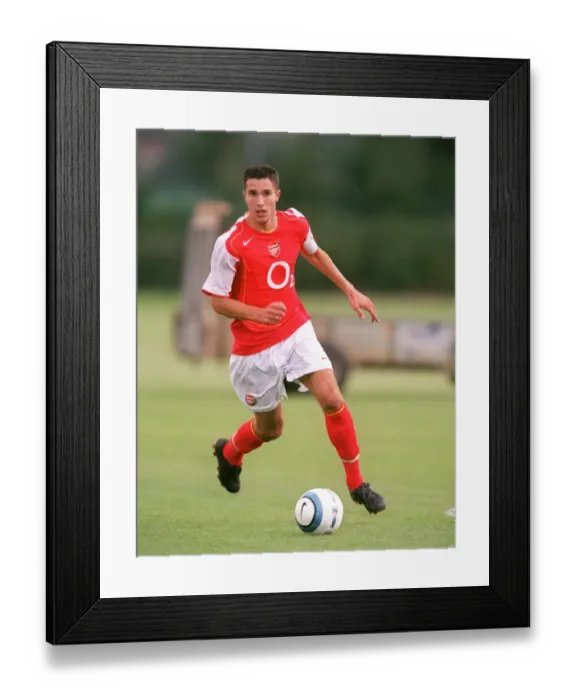 Framed Print : Arsenal FC: The Team's Formidable Striker - Robin van Persie