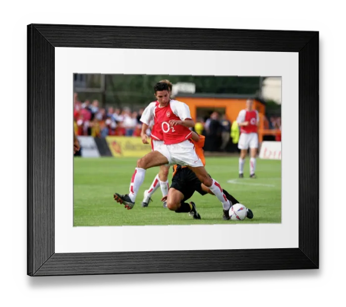 Framed Print : Van Persie Shines in Arsenal's Pre-Season Victory over Barnet (2004) Framed Print : Van Persie Shines in Arsenal's Pre-Season Victory over Barnet (2004)