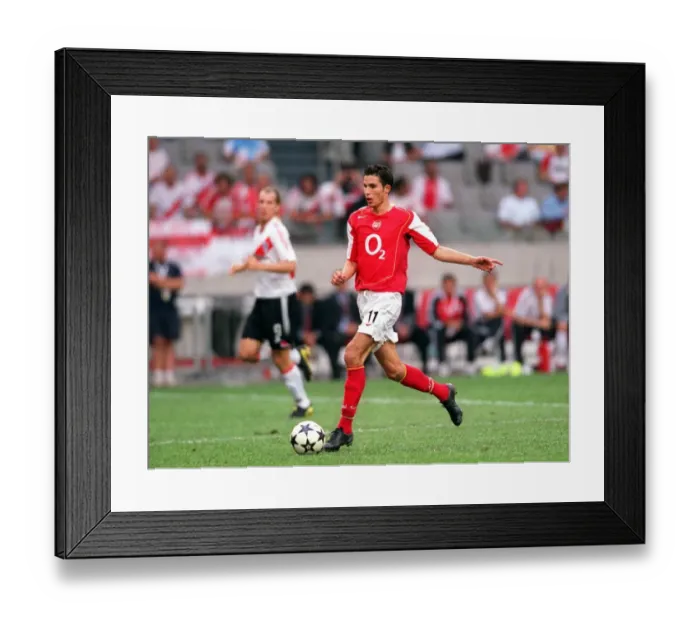 Framed Print : Arsenal vs River Plate Clash at the Amsterdam Tournament, Amsterdam Arena, 2004 Framed Print : Arsenal vs River Plate Clash at the Amsterdam Tournament, Amsterdam Arena, 2004