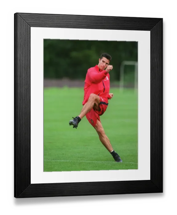 Framed Print : Arsenal Football Club: Robin van Persie in Training (2004) Framed Print : Arsenal Football Club: Robin van Persie in Training (2004)