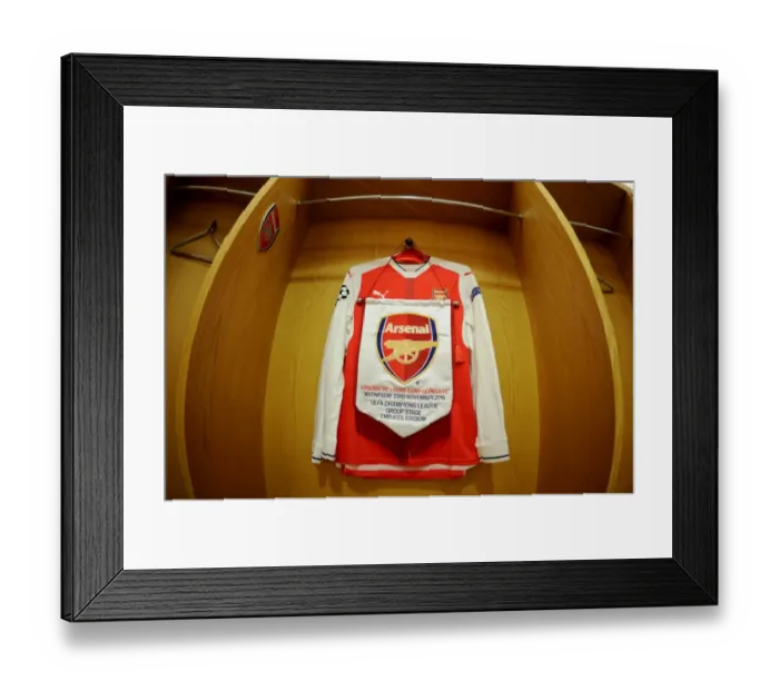 Framed Print : Arsenal vs PSG: Champions League Match Pennant in Arsenal Changing Room (2016-17) Framed Print : Arsenal vs PSG: Champions League Match Pennant in Arsenal Changing Room (2016-17)