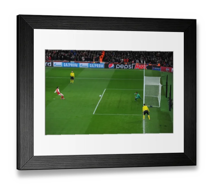 Framed Print : Giroud's Dramatic Penalty: Arsenal Stuns PSG in Champs League