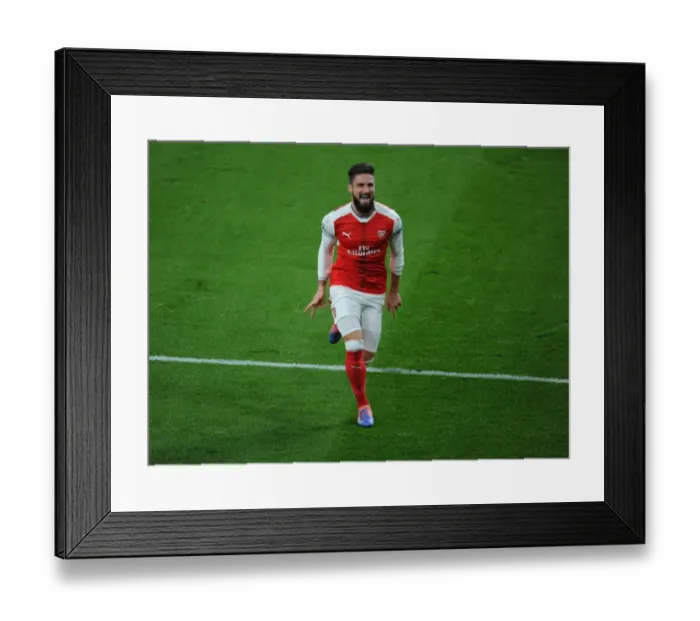 Framed Print : Olivier Giroud's Thrilling Goal: Arsenal FC vs Paris Saint-Germain, UEFA Champions League 2016-17