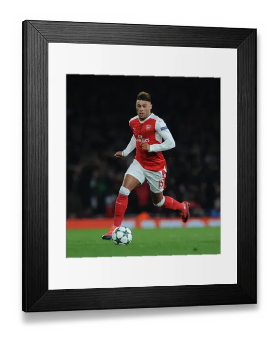 Framed Print : Arsenal's Oxlade-Chamberlain Faces Paris Saint-Germain in 2016-17 Champions League Clash Framed Print : Arsenal's Oxlade-Chamberlain Faces Paris Saint-Germain in 2016-17 Champions League Clash