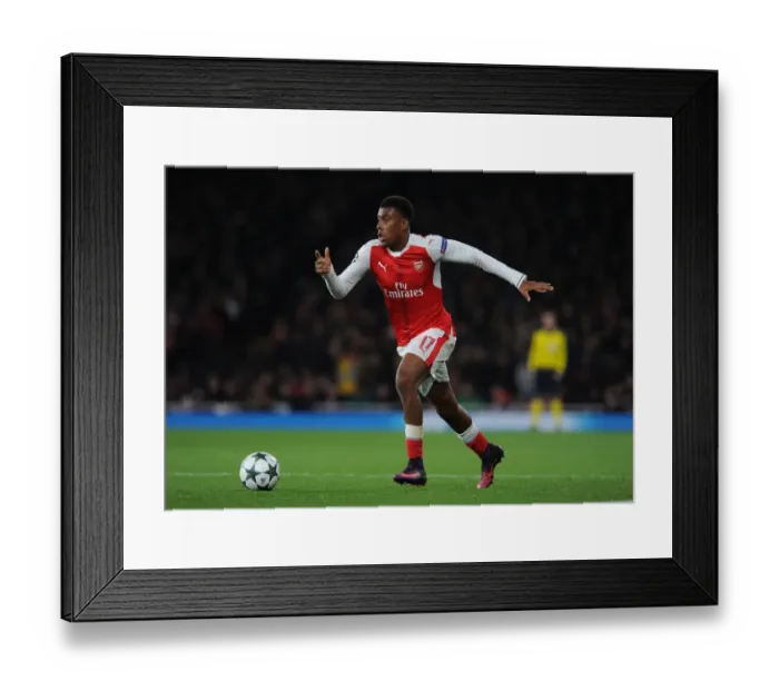 Framed Print : Arsenal's Alex Iwobi Faces Off Against Paris Saint-Germain in the 2016-17 Champions League Framed Print : Arsenal's Alex Iwobi Faces Off Against Paris Saint-Germain in the 2016-17 Champions League