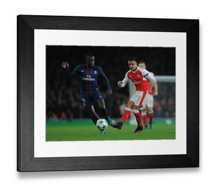 Framed Print : Alexis Sanchez Evades Matuidi: Thrilling Arsenal vs. PSG Champions League Clash