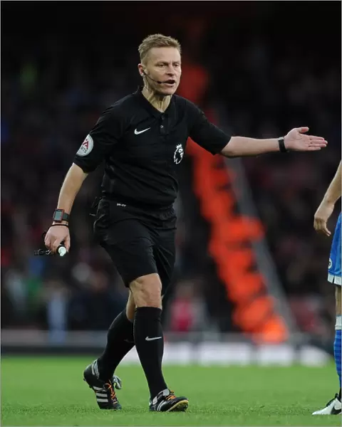 Mike Jones Referees Arsenal vs AFC Bournemouth in Premier League Clash at Emirates Stadium (2016 / 17)