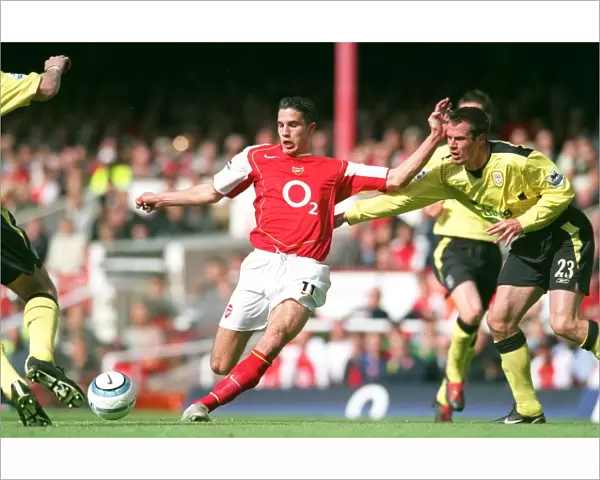 Robin van Persie (Arsenal) Jamie Carragher (Liverpool). Arsenal 3: 1 Liverpool