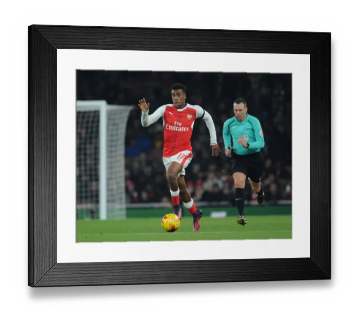 Framed Print : Arsenal vs Southampton: EFL Cup Quarter-Final Battle at Emirates Stadium