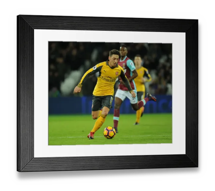 Framed Print : Mesut Ozil in Action: West Ham United vs Arsenal, Premier League 2016-17 Framed Print : Mesut Ozil in Action: West Ham United vs Arsenal, Premier League 2016-17