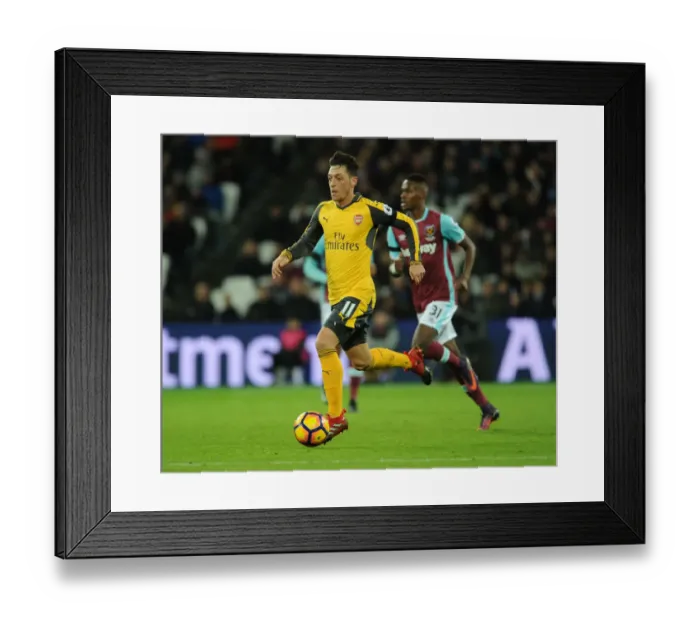 Framed Print : Mesut Ozil in Action: West Ham United vs. Arsenal, Premier League 2016-17 Framed Print : Mesut Ozil in Action: West Ham United vs. Arsenal, Premier League 2016-17