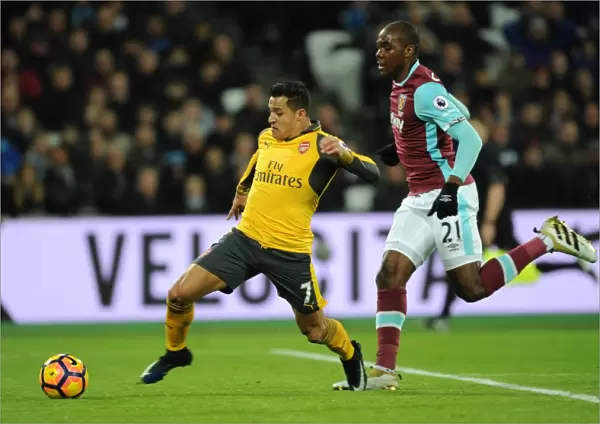 Alexis Sanchez Breaks Past Angelo Ogbonna: West Ham United vs. Arsenal, Premier League 2016-17