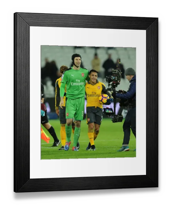 Framed Print : Arsenal's Cech and Sanchez Celebrate Victory Over West Ham United