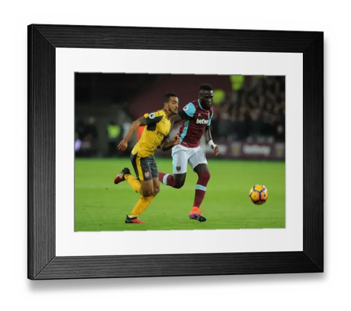 Framed Print : Theo Walcott vs. Arthur Masuaku: Battle at London Stadium - West Ham United vs. Arsenal (Premier League, 2016-17) Framed Print : Theo Walcott vs. Arthur Masuaku: Battle at London Stadium - West Ham United vs. Arsenal (Premier League, 2016-17)