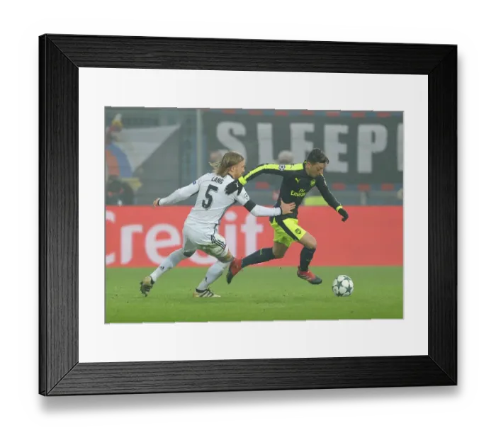 Framed Print : Mesut Ozil vs. Michael Lang: FC Basel vs. Arsenal, UEFA Champions League, 2016 Framed Print : Mesut Ozil vs. Michael Lang: FC Basel vs. Arsenal, UEFA Champions League, 2016