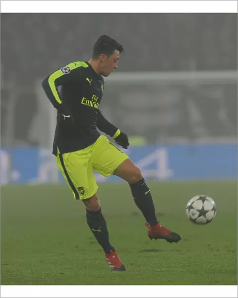Mesut Ozil in Action: Arsenal vs. FC Basel, UEFA Champions League, Basel, Switzerland (December 2016)