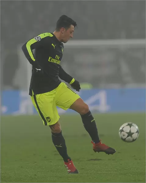 Mesut Ozil in Action: Arsenal vs. FC Basel, UEFA Champions League, Basel, Switzerland (December 2016)