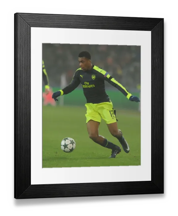 Framed Print : Alex Iwobi in Action: Arsenal vs. FC Basel, UEFA Champions League (2016-17) Framed Print : Alex Iwobi in Action: Arsenal vs. FC Basel, UEFA Champions League (2016-17)