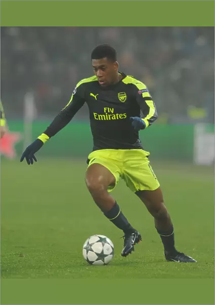Arsenal's Alex Iwobi in Action against FC Basel during the 2016-17 UEFA Champions League