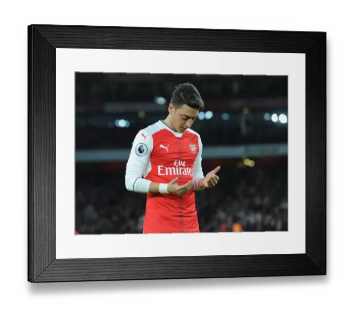 Framed Print : Arsenal's Mesut Ozil: Pre-match Focus at Emirates Stadium (vs Stoke City, 2016-17) Framed Print : Arsenal's Mesut Ozil: Pre-match Focus at Emirates Stadium (vs Stoke City, 2016-17)