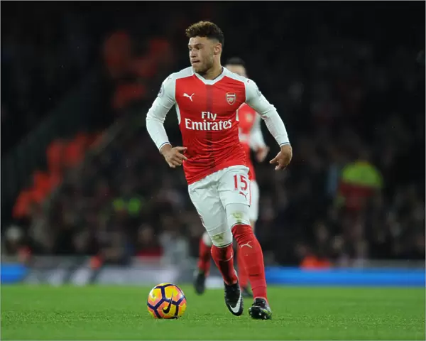 Arsenal's Alex Oxlade-Chamberlain in Action against Stoke City (Premier League 2016-17)