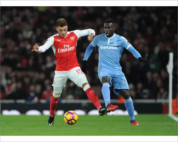 Arsenal's Oxlade-Chamberlain Outmaneuvers Stoke's Martins Indi in Premier League Clash