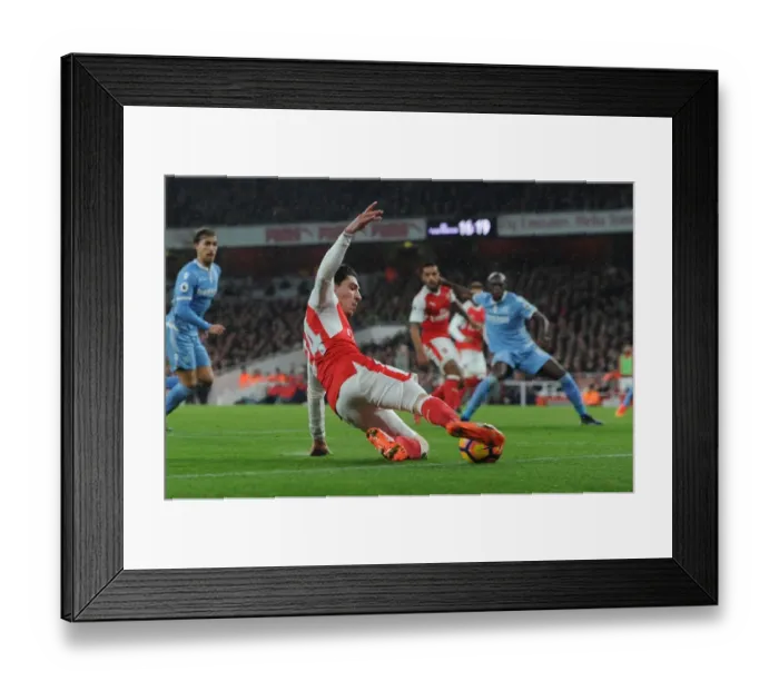 Framed Print : Hector Bellerin in Action: Arsenal vs Stoke City, Premier League 2016-17 Framed Print : Hector Bellerin in Action: Arsenal vs Stoke City, Premier League 2016-17
