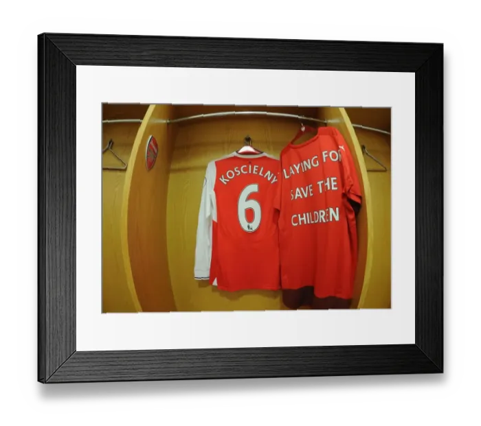 Framed Print : Arsenal Charity Matchday Warm-Up T-Shirts: Arsenal vs Stoke City (2016-17) Framed Print : Arsenal Charity Matchday Warm-Up T-Shirts: Arsenal vs Stoke City (2016-17)