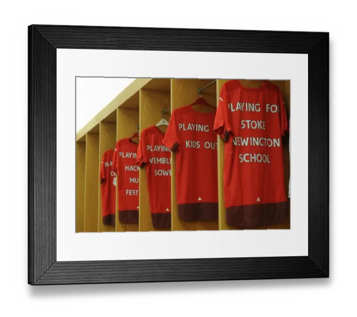 Framed Print : Arsenal Charity Matchday Warm-Up T-Shirts: Arsenal vs Stoke City (2016-17) Framed Print : Arsenal Charity Matchday Warm-Up T-Shirts: Arsenal vs Stoke City (2016-17)