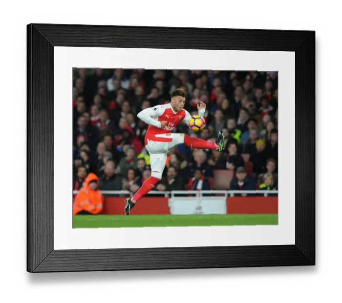 Framed Print : Alex Oxlade-Chamberlain in Action: Arsenal vs Stoke City, Premier League 2016-17