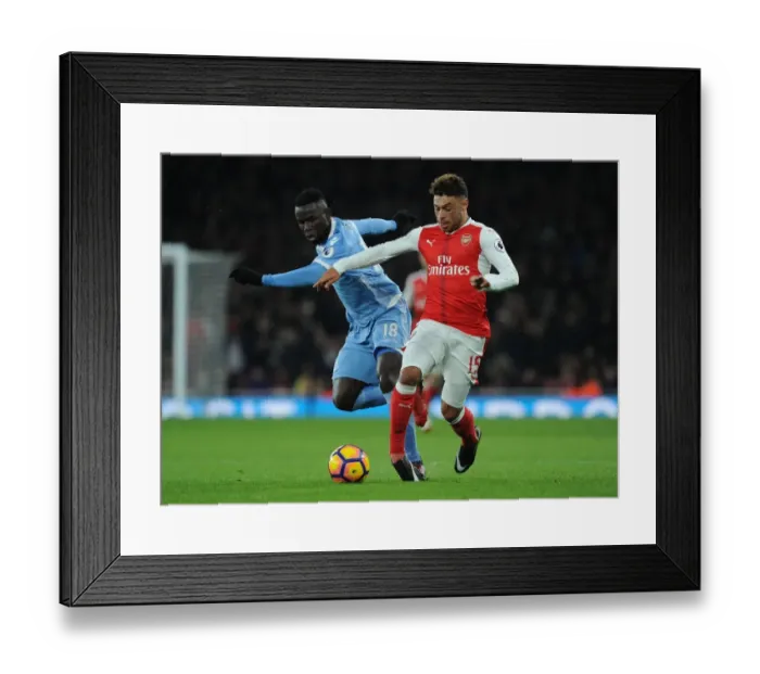 Framed Print : Arsenal's Alex Oxlade-Chamberlain Faces Off Against Stoke's Mame Biram Diouf Framed Print : Arsenal's Alex Oxlade-Chamberlain Faces Off Against Stoke's Mame Biram Diouf