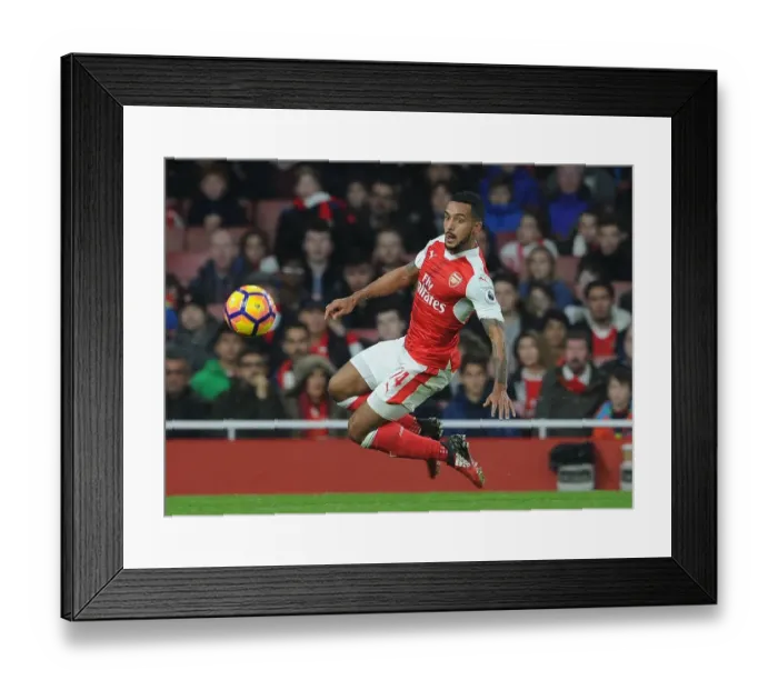 Framed Print : Theo Walcott in Action: Arsenal vs Stoke City, Premier League 2016-17 Framed Print : Theo Walcott in Action: Arsenal vs Stoke City, Premier League 2016-17