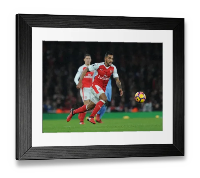Framed Print : Theo Walcott in Action: Arsenal vs Stoke City, Premier League 2016-17 Framed Print : Theo Walcott in Action: Arsenal vs Stoke City, Premier League 2016-17