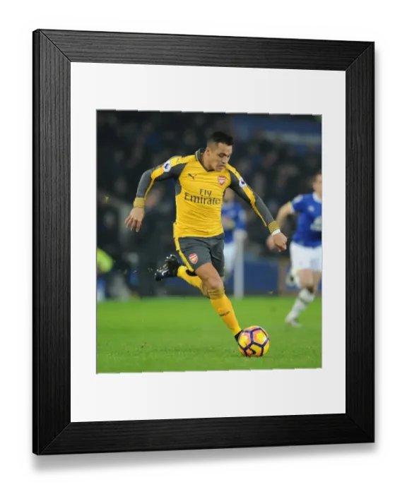 Framed Print : Alexis Sanchez in Action: Everton vs Arsenal, Premier League 2016-17