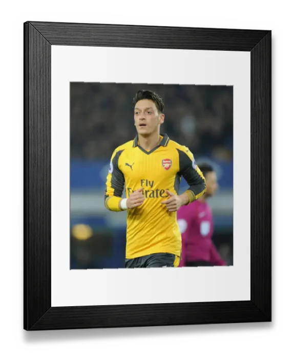 Framed Print : Mesut Ozil in Action: Everton vs. Arsenal, Premier League 2016-17