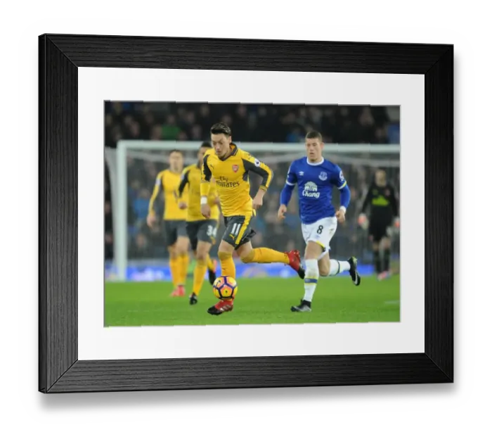 Framed Print : Mesut Ozil Breaks Past Ross Barkley: Everton vs Arsenal, Premier League 2016-17 Framed Print : Mesut Ozil Breaks Past Ross Barkley: Everton vs Arsenal, Premier League 2016-17