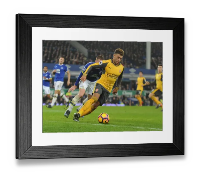 Framed Print : Arsenal's Alex Oxlade-Chamberlain in Action at Everton, Premier League 2016-17