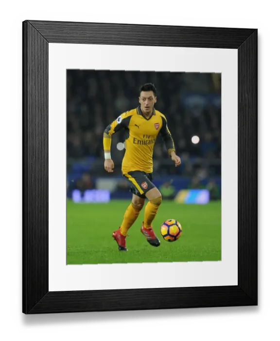 Framed Print : Mesut Ozil in Action: Everton vs Arsenal, Premier League 2016-17