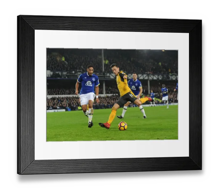 Framed Print : Mesut Ozil Faces Ashley Williams: Everton vs. Arsenal, Premier League 2016-17 Framed Print : Mesut Ozil Faces Ashley Williams: Everton vs. Arsenal, Premier League 2016-17