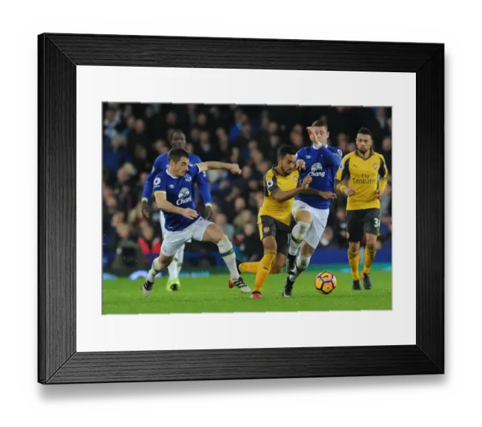 Framed Print : Theo Walcott Faces Off Against Everton's Leighton Baines and Ross Barkley in Premier League Clash Framed Print : Theo Walcott Faces Off Against Everton's Leighton Baines and Ross Barkley in Premier League Clash