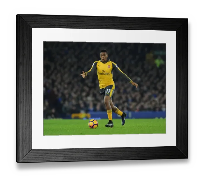 Framed Print : Arsenal's Alex Iwobi in Action against Everton - Premier League 2016-17 Framed Print : Arsenal's Alex Iwobi in Action against Everton - Premier League 2016-17