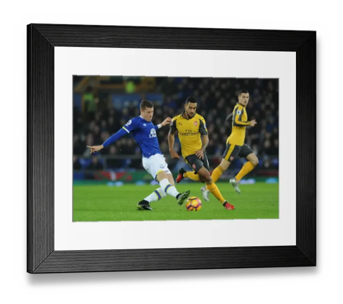 Framed Print : Theo Walcott Closes In on Ross Barkley: Everton vs Arsenal, Premier League 2016-17 Framed Print : Theo Walcott Closes In on Ross Barkley: Everton vs Arsenal, Premier League 2016-17