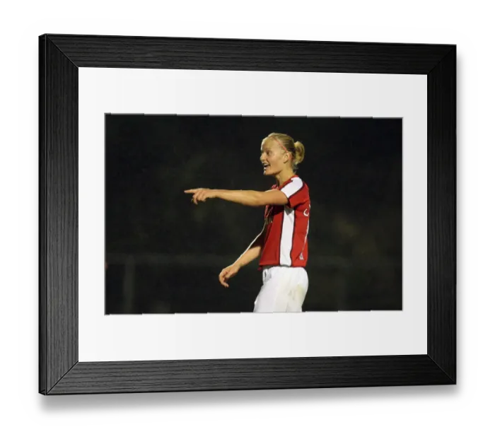 Framed Print : Arsenal's Katie Chapman Scores in 7-2 Victory Over FC Zurich in UEFA Cup