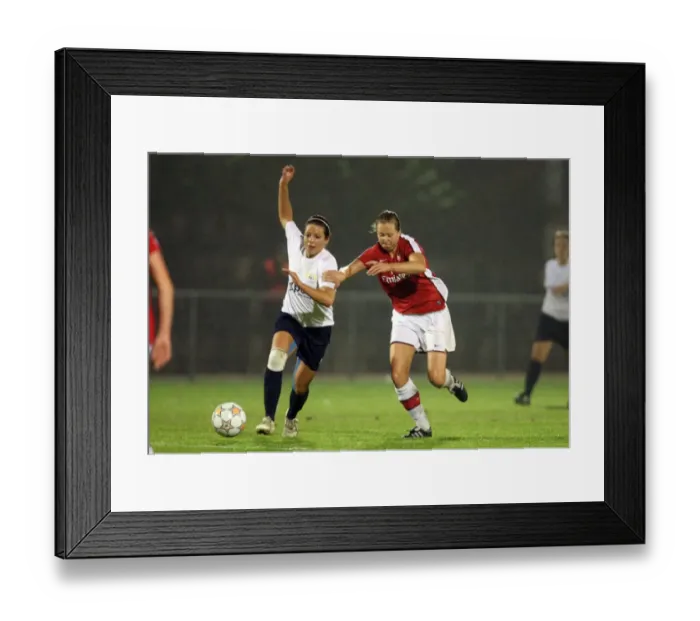 Framed Print : Jayne Ludlow (Arsenal) Vanessa Bernauer (Zurich) Framed Print : Jayne Ludlow (Arsenal) Vanessa Bernauer (Zurich)